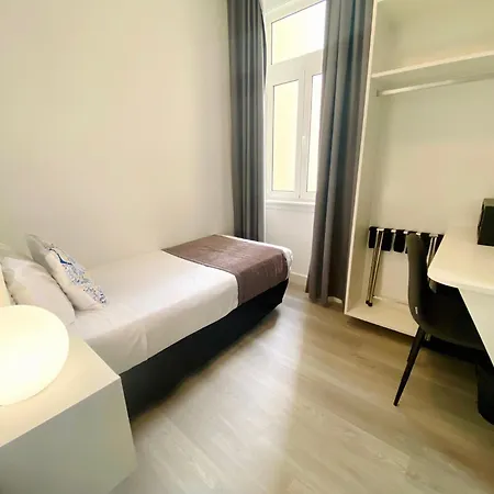 Hotel By 2*