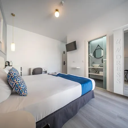 Hotel By 2*